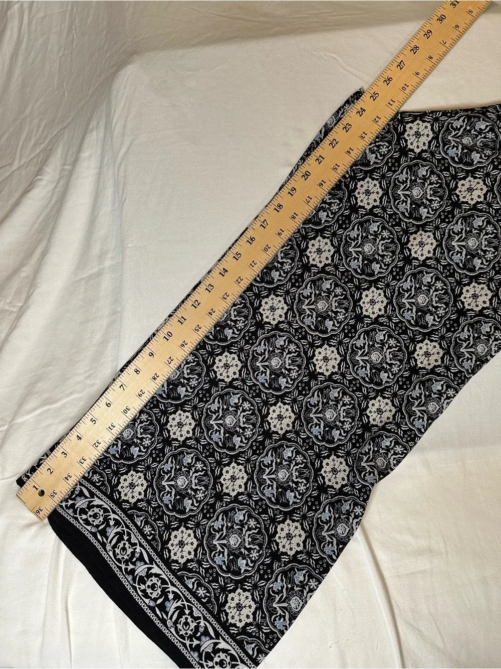 Max Studio Black Medallion Print Wide Leg Pants M Floral Boho Pull-On Blue Cream - Picture 8 of 10